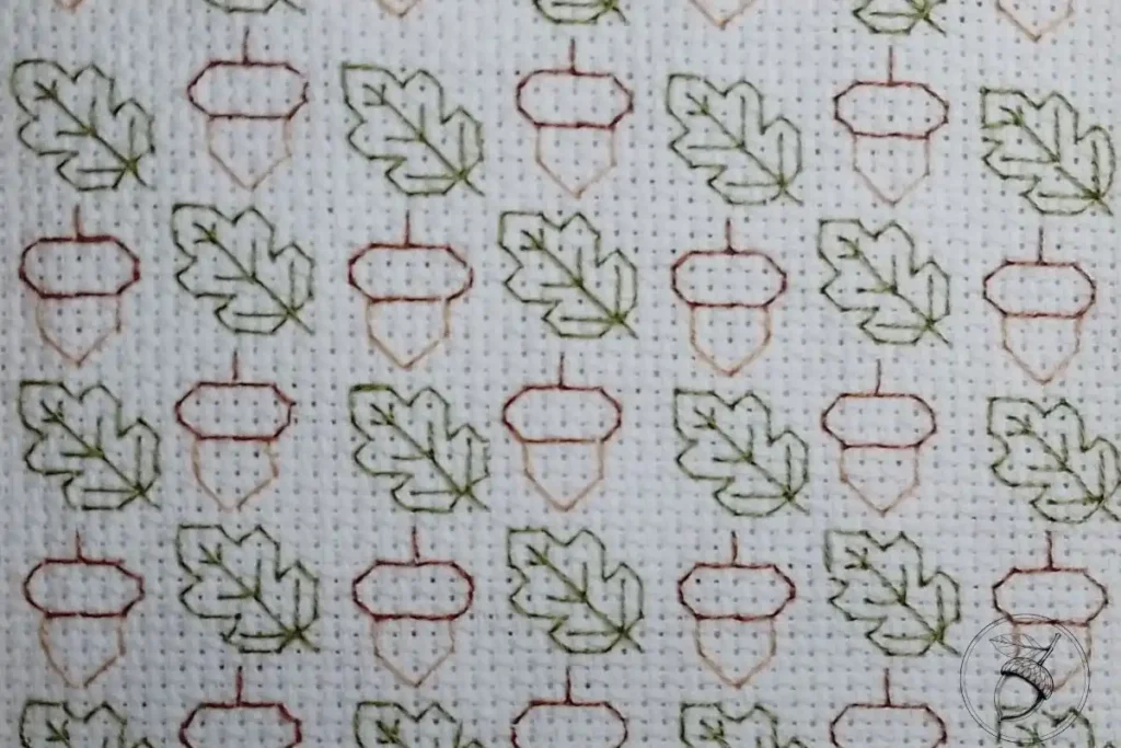 bordado blackwork a color bellotas