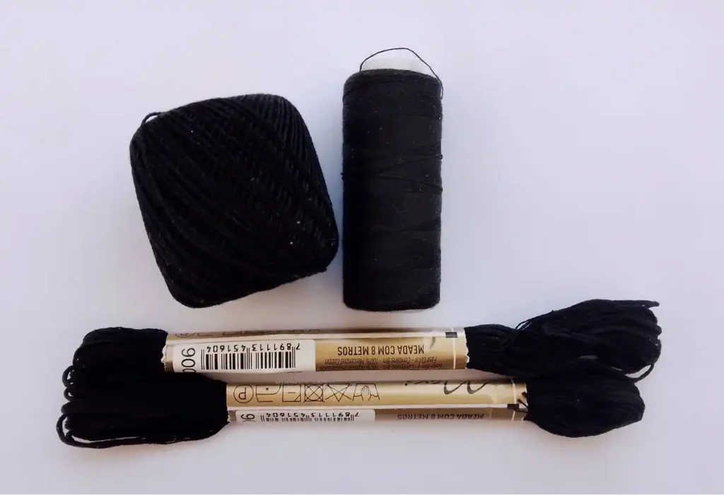 Hilos para blackwork