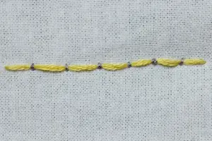 Punto couching (Surfing Couching Stitch)