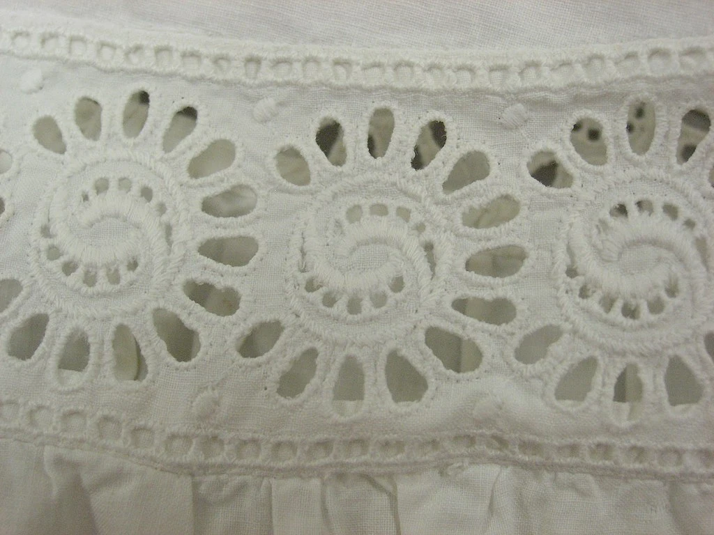 pieza de broderie antigua