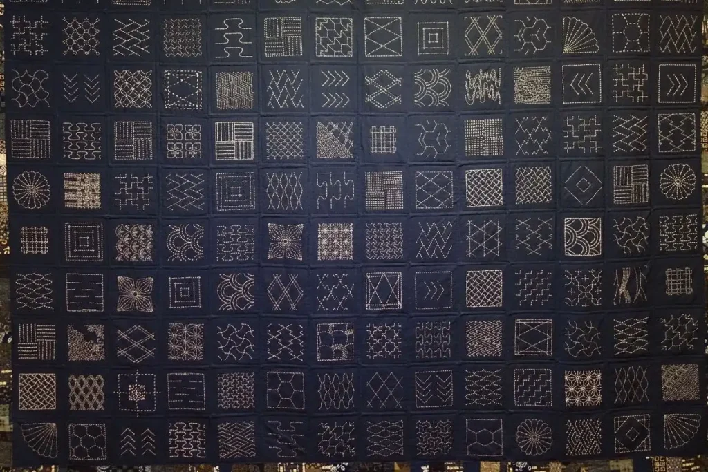 Pieza textil con muestrario sashiko