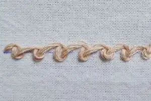 Punto caracol (Scroll Stitch)