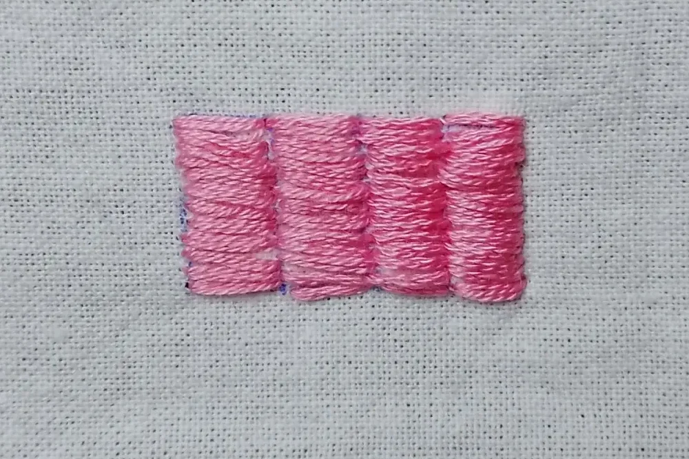 Punto Satén Encimado (Encroaching Satin Stitch)
